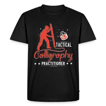 Praticienne en calligraphie tactique - T-shirt Premium bio Homme - noir - Devant - Nico (187cm)