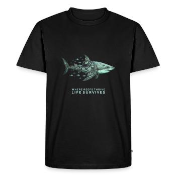 Requin avec motif de récif corallien - T-shirt Premium bio Homme - noir - Devant - Nico (187cm)