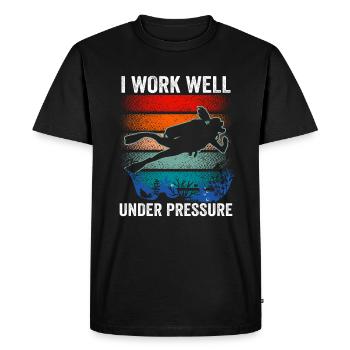 I Work well Under Pressure - Men's Premium Organic T-Shirt - black - Front - Nico (187cm)