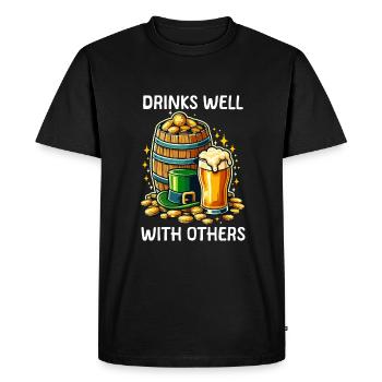 Drinks Well With Others St. Patrick's Day Beer - Men's Premium Organic T-Shirt - black - Front - Nico (187cm)