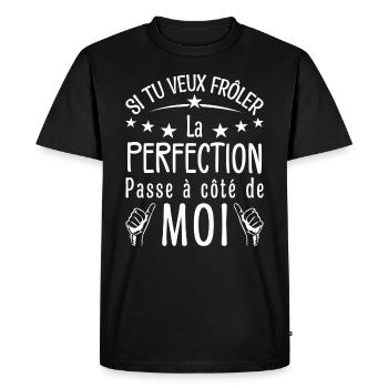 Tu veux frôler la perfection passe à côté de moi - T-shirt Premium bio Homme - noir - Devant - Nico (187cm)