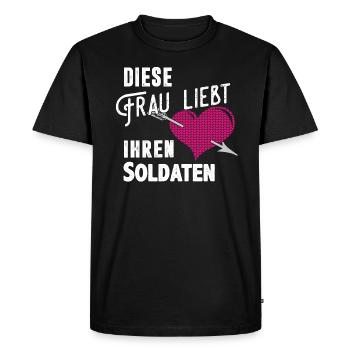 Diese Frau liebt ihren Soldaten - Männer Premium Bio T-Shirt - Schwarz - Vorne - Nico (187cm)