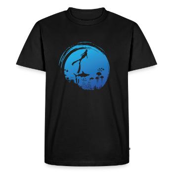 Plongée en apnée avec un souffle dans l’océan - T-shirt Premium bio Homme - noir - Devant - Nico (187cm)
