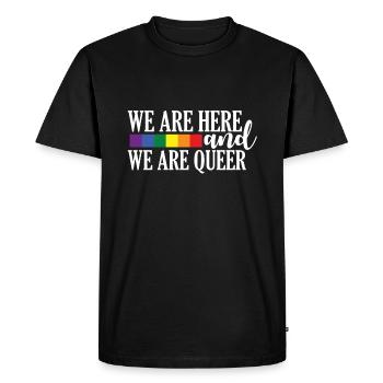 Nous sommes ici et nous sommes queer - T-shirt Premium bio Homme - noir - Devant - Nico (187cm)