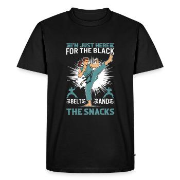 Je suis juste ici pour la ceinture noire et les collations ! - T-shirt Premium bio Homme - noir - Devant - Nico (187cm)