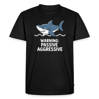 Attention : Requin passif agressif - T-shirt Premium bio Homme - noir - Devant - Nico (187cm)
