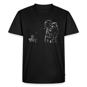 Little alien throws stone at astronaut - Men's Premium Organic T-Shirt - black - Front - Nico (187cm)