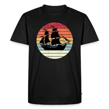Bateau pirate sur la mer au coucher du soleil - T-shirt Premium bio Homme - noir - Devant - Nico (187cm)