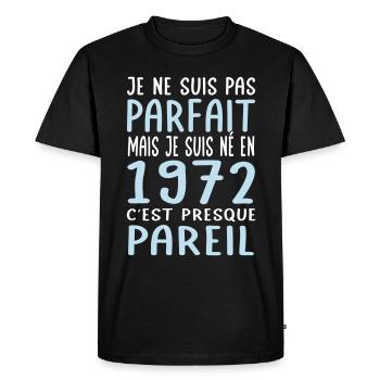 Anniversaire 50 ans - Pas parfait mais né en 1972 - T-shirt Premium bio Homme - noir - Devant - Nico (187cm)