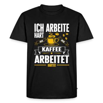 Mein Kaffee arbeitet härter - Lustiger Job Spruch - Männer Premium Bio T-Shirt - Schwarz - Vorne - Nico (187cm)