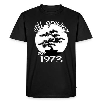 1973 Birthday Bonsai tree "Still growing" Nebari - Men's Premium Organic T-Shirt - black - Front - Nico (187cm)