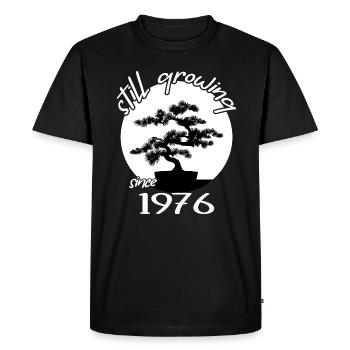 1976 Anniversaire Bonsaï arbre « Encore en croissance » Nebari - T-shirt Premium bio Homme - noir - Devant - Nico (187cm)