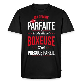 Ma femme n'est pas parfaite mais elle est boxeuse - T-shirt Premium bio Homme - noir - Devant - Nico (187cm)
