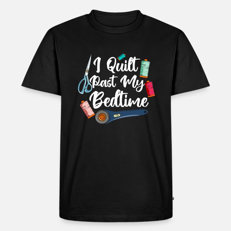 I Quilt Past My Bedtime - Männer Premium Bio T-Shirt - Schwarz