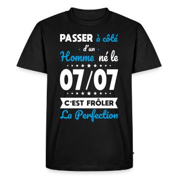 Anniversaire - Né le 7 Juillet Frôler perfection - T-shirt Premium bio Homme - noir - Devant - Nico (187cm)