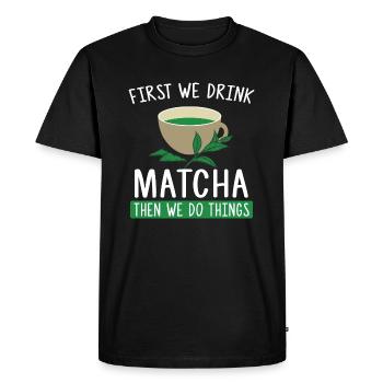 D'abord, nous buvons du matcha, puis nous faisons des choses - Fan de thé - T-shirt Premium bio Homme - noir - Devant - Nico (187cm)