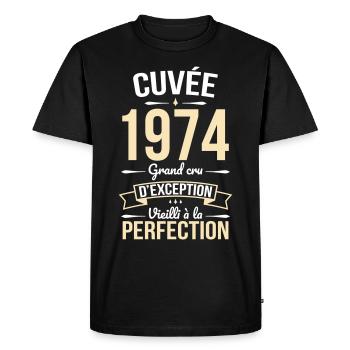 Anniversaire 50 ans - Cuvée 1974 - Cadeau Humour - T-shirt Premium bio Homme - noir - Devant - Nico (187cm)