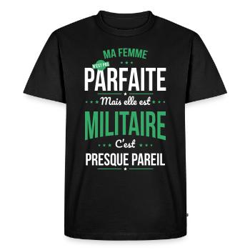 Ma femme pas parfaite mais elle est militaire - T-shirt Premium bio Homme - noir - Devant - Nico (187cm)