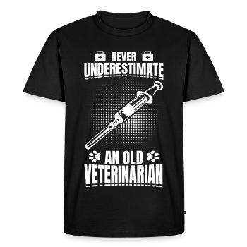 Never Underestimate An Old Veterinarian - Men's Premium Organic T-Shirt - black - Front - Nico (187cm)