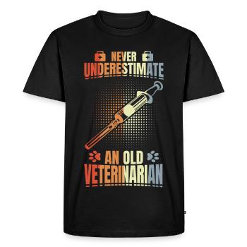 Never underestimate an old vet - Men's Premium Organic T-Shirt - black - Front - Nico (187cm)