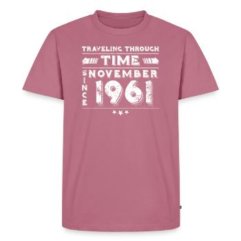 Vintage Time Travel Birthday Design November 1961 - Men's Premium Organic T-Shirt - mauve - Front - Nico (187cm)