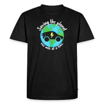 Sauver la planète, un kilomètre à la fois | Véhicule électrique - T-shirt Premium bio Homme - noir - Devant - Nico (187cm)