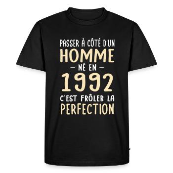 Anniversaire 30 ans - Né en 1992 Perfection - T-shirt Premium bio Homme - noir - Devant - Nico (187cm)