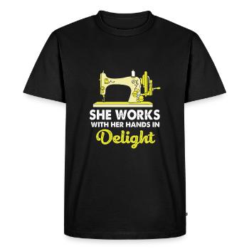 Couturière à la machine à coudre - T-shirt Premium bio Homme - noir - Devant - Nico (187cm)