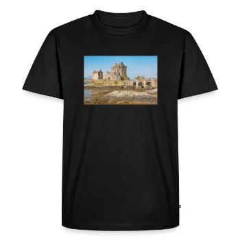 Eilean Donan Castle isle of Skye Highland poster - Men's Premium Organic T-Shirt - black - Front - Nico (187cm)