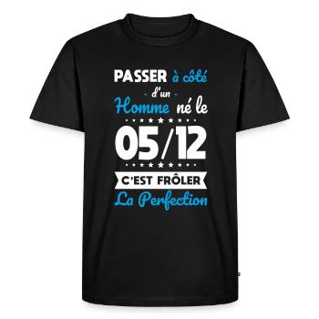 Anniversaire - Né le 5 Décembre Frôler perfection - T-shirt Premium bio Homme - noir - Devant - Nico (187cm)