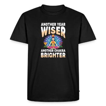 Une année de plus, plus sage, un autre chakra plus brillant, yoga - T-shirt Premium bio Homme - noir - Devant - Nico (187cm)