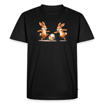 Des lapins de Pâques jouant au football avec des œufs de Pâques colorés - T-shirt Premium bio Homme - noir - Devant - Nico (187cm)
