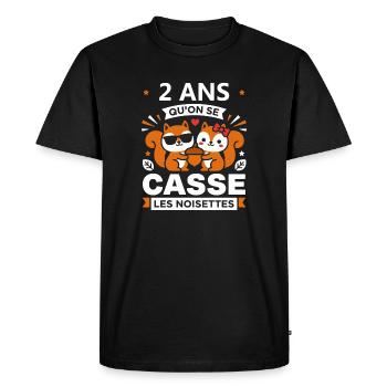 2 Ans Qu’on Se Casse Noisettes - T-shirt Premium bio Homme - noir - Devant - Nico (187cm)