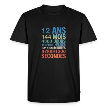 12 Ans – Un Voyage à Travers le Temps - T-shirt Premium bio Homme - noir - Devant - Nico (187cm)