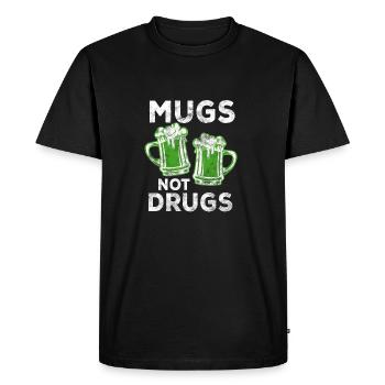 Mugs not Drugs Shirt - Cadeau de la Saint-Patrick - T-shirt Premium bio Homme - noir - Devant - Nico (187cm)