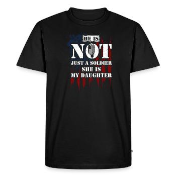 Il n’est pas seulement un soldat, elle est... - T-shirt Premium bio Homme - noir - Devant - Nico (187cm)
