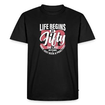 la vie commence à 50 ans - T-shirt Premium bio Homme - noir - Devant - Nico (187cm)