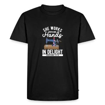 She works with her hands in joy sayings - Men's Premium Organic T-Shirt - black - Front - Nico (187cm)