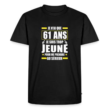 je n ai que 61 ans / humour anniversaire 61 ans - T-shirt Premium bio Homme - noir - Devant - Nico (187cm)