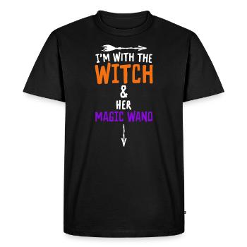 Halloween Je suis avec la sorcière et sa baguette magique - T-shirt Premium bio Homme - noir - Devant - Nico (187cm)