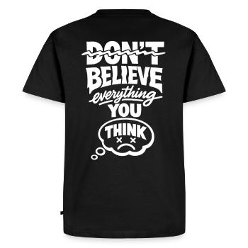 Ne crois pas tout ce que tu penses Déclaration - T-shirt Premium bio Homme - noir - Dos - Nico (187cm)