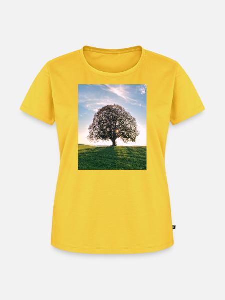 Sonnenbaum auf dem Hügel - Frauen Premium Bio T-Shirt - Sonnengelb