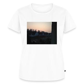Kalter Sonnenuntergang - Frauen Premium Bio T-Shirt - Weiß - Vorne - AI Model Female 172 dark (172cm)