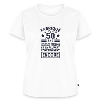 Fabriqué il y a 50 ans Cadeau Anniversaire Humour - T-shirt Premium bio Femme - blanc - Devant - AI Model Female 172 dark (172cm)