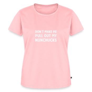 Nunchaku Ninjutsu Karate Training Ninja Waffen - Frauen Premium Bio T-Shirt - Rosa - Vorne - AI Model Female 172 dark (172cm)