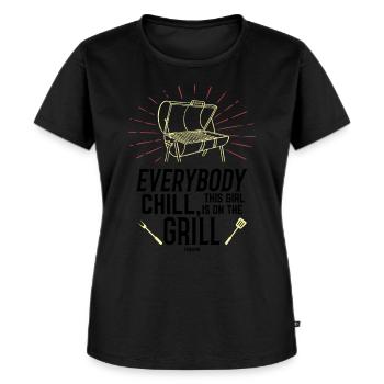 Frau steht am Grill - Frauen Premium Bio T-Shirt - Schwarz - Vorne - Selfina (174cm)