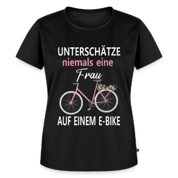 Unterschätze niemals eine Frau auf einem E-Bike - Frauen Premium Bio T-Shirt - Schwarz - Vorne - Selfina (174cm)