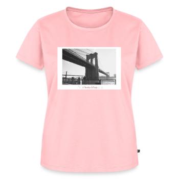Brooklyn Bridge (Poster) - Frauen Premium Bio T-Shirt - Rosa - Vorne - AI Model Female 172 dark (172cm)