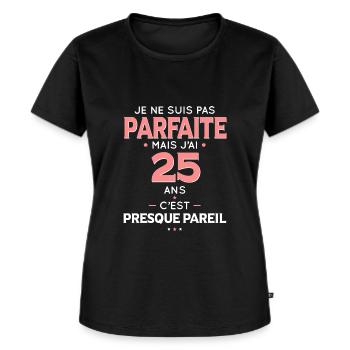 Anniversaire 25 ans - Pas parfaite mais 25 ans - T-shirt Premium bio Femme - noir - Devant - Selfina (174cm)
