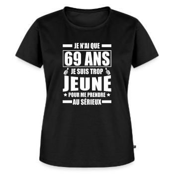 je n ai que 69 ans / humour anniversaire 69 ans - T-shirt Premium bio Femme - noir - Devant - Selfina (174cm)